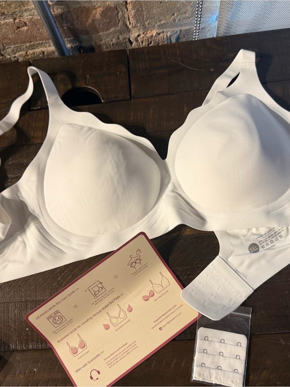 Seamless wireless 2XL bra with extender